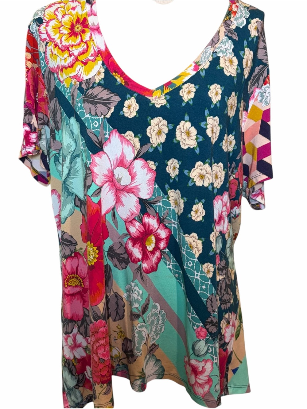 Johnny Was Multicolor Floral V-Neck Short Sleeve Tee